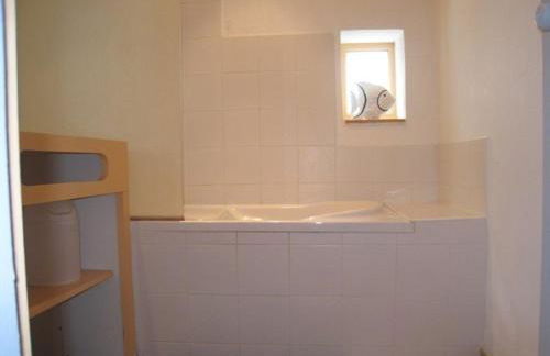 Maison rénovée près plage, 6 couchages, terrasse, BBQ, parking, internet inclus - FR-1-224B-588 - Foto 18