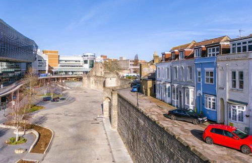 The Blue house on the wall - Foto 74