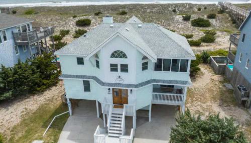 Elegant Updated Oceanfront Home with Pool & Hot Tub - Foto 2