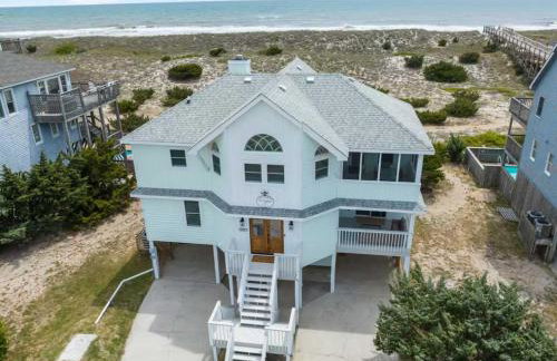 Elegant Updated Oceanfront Home with Pool & Hot Tub - Photo 2