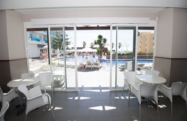 Aparthotel Acuazul - Photo 69