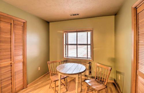 Charming Cabin with Hot Tub, Fire Pit and Views! - Foto 14