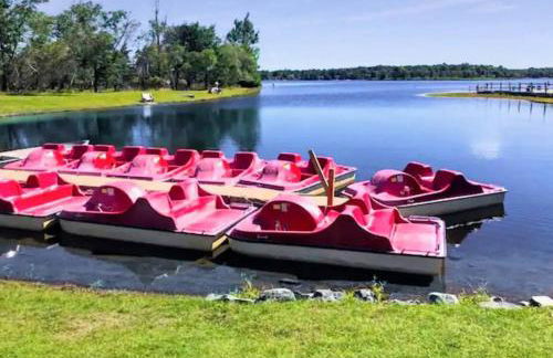 Gorgeous Cozy 5 Bedroom House with Hottub,Lake,Pool - Foto 62