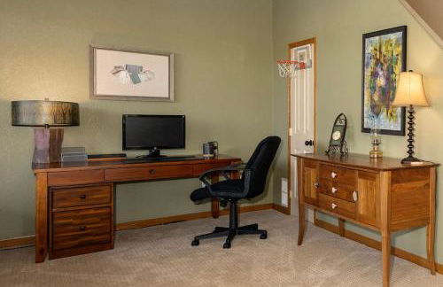 Stunning Mountain Retreat with View and Private Hot Tub - Foto 21