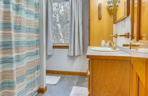 Family Retreat Near Winter Trails in Wakefield! - Foto 17