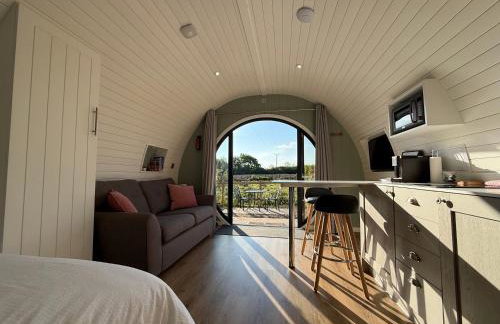 Luxury Glamping Pods with private Hot Tubs - Dog Friendly - Foto 29