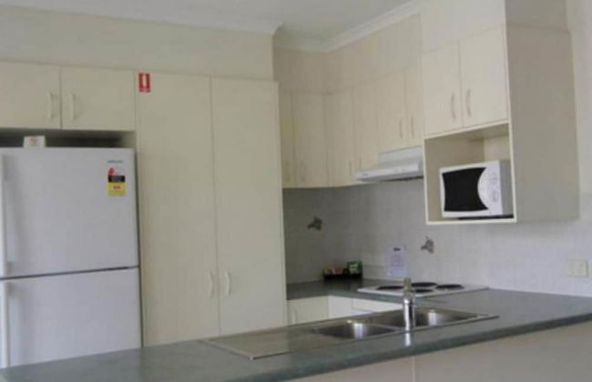 Town Beach Beachcomber Resort - Photo 9