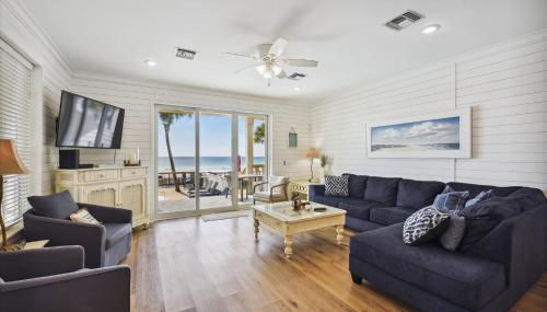 Just Beachy - 5 Bedroom Beach Front Home! Sleeps 20 Home by RedAwning - Foto 5