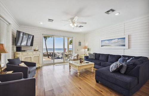 Just Beachy - 5 Bedroom Beach Front Home! Sleeps 20 Home by RedAwning - Foto 5