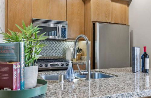 Stylish Gated TH + private heated pool + hot tub - Foto 14