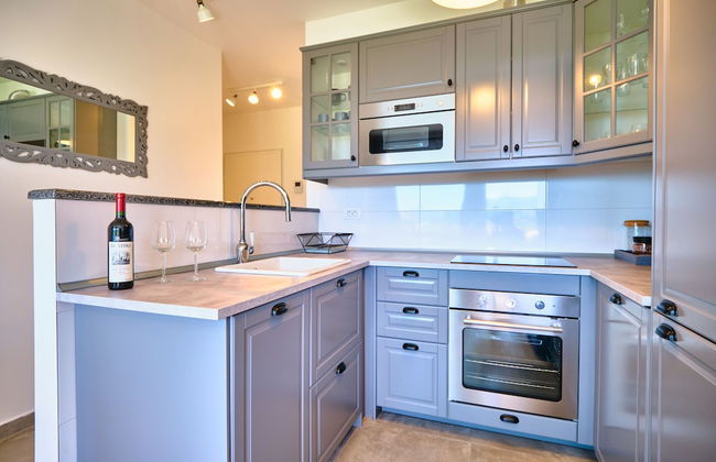 Luxury Seaside Apartment by Litto - Photo 15