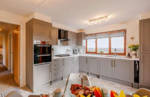 1 Bed in Whitegate 91266 - Photo 2