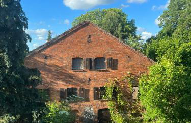 Apartament w XIX-wiecznym Spichlerzu nad Jeziorem z dostępem do parku i widokiem na Dworek Modrzewiowy z 1823 roku - Foto 43