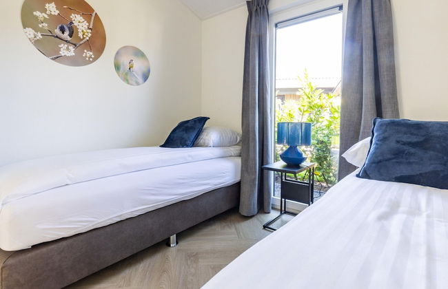 Chalet by Pond in Holiday Park - Photo 4