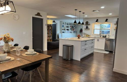 Family Fun 3-bedroom house with gym, games, toys, outdoor hangout and coffee - Foto 2