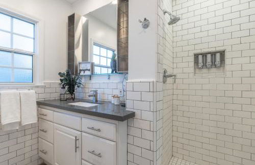 Angel&Rose Universal Hollywood Heated Pool House King Bed - Foto 30