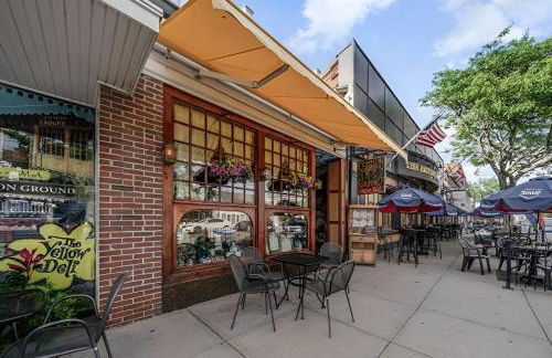 Renovated & Sophisticated Home Near Beach & Shops! - Photo 50