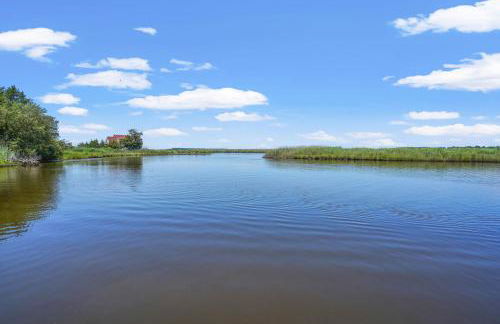 The Porter's Barn - fancy little waterfront home with deep-water boat dock and firepit - Foto 6