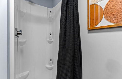 Walk to the Beach - Modern Home with FirePit and Bikes - Foto 58