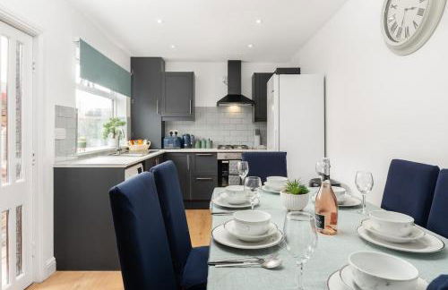 Entire 4 Bedroom house in Bootle Liverpool-Ideal for contractors, family and group-Free Parking & Free internet-Sleeps 7 - Foto 11