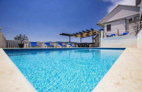 Holiday home Leko with outdoor pool and hot tub , can fit 22 people - Foto 22