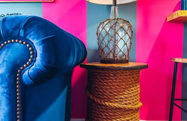 Dolly's Yacht Club - Cozy Retreat Near Broadway - Foto 42