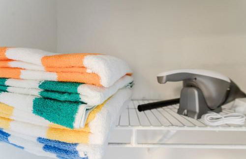 Modern Two Bedroom Suite with 2 King Beds Pool and Steps from the Beach - Foto 20