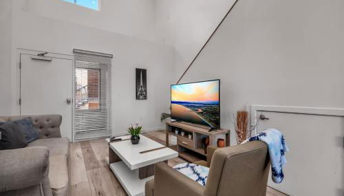 Modern 1-Bedroom Loft in Hollywood with Parking, WiFi & Hollywood Sign View - Foto 4