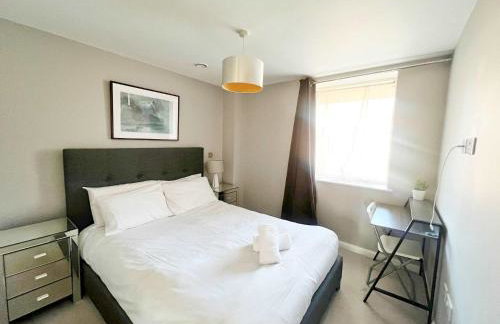 Deluxe Apartment near Cabot Circus w Parking sleeps 5 - Foto 19