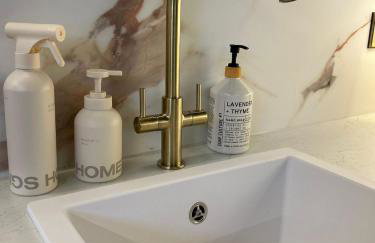 Rural Romantic Cabin-Hot Tub & Outdoor Kitchen - Foto 21