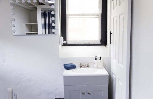 Lakeview on Main Pool Fire Pit and Walkable - Foto 26