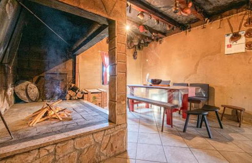 Amazing Home In Vrgorac With Wifi - Photo 24