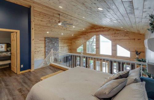 Cozy Home, Hot Tub, Dock, Kayaks, Swimming & More! - Photo 4