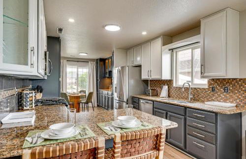 Family Home with Fenced Yard in Pueblo 5 Mi to Dtwn - Foto 9