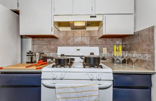 HotTub, King & PoolTable~East Wichita - Foto 12