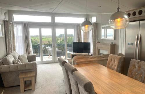 Rockley Park, Poole, Stunning Sea View, Close to Beach - Photo 18