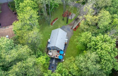 Chalet with Hot Tub, Game, Movie Room, Lake and Pool Access - Foto 54