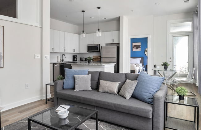 Spacious 2BD With Private Balcony and Free Parking - Foto 5