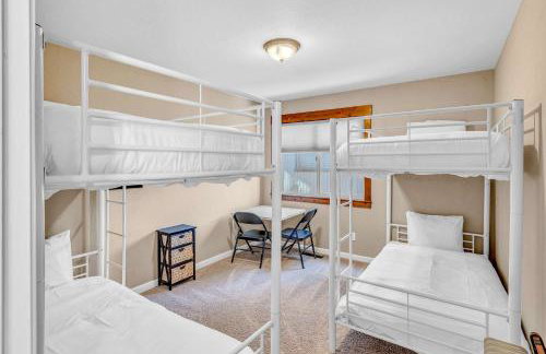 South Lake Retreat Deck Dock & Game Table - Foto 26