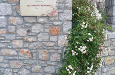 Avgonima Family's Rooms I - Photo 4