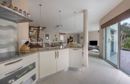 Grande maison familiale avec piscine et jardin - Foto 16