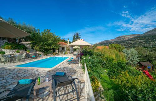 Villa Regina -Hidden Eden with Treehouse & Heated Pool - Foto 8
