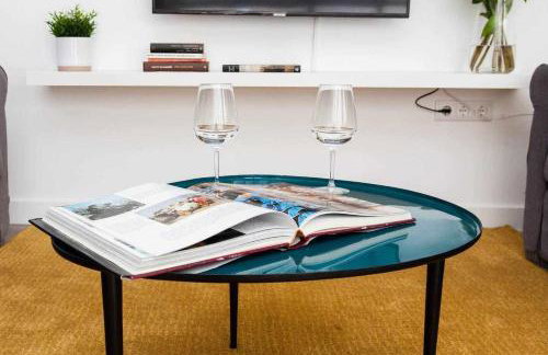 ISG Apartments Downtown family haven Free parking spot - Foto 28