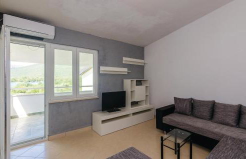 Two-Bedroom Apartment In Hodilje - Photo 7