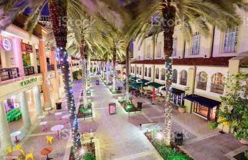 Whole House+Renovated+Pool+Lanai+BBQ+Close to All - Foto 17