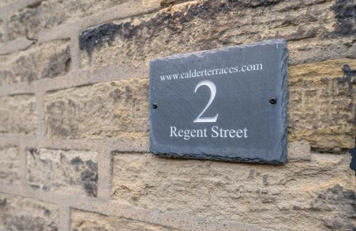 Sleeps 6 4 bedrooms 2 minute walk to the Square Hosted Happy Valley Cast - Photo 59