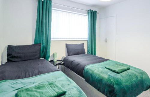 Modern 2BR Home in SK14, WIFI, Parking, Sleeps 5 - Foto 12