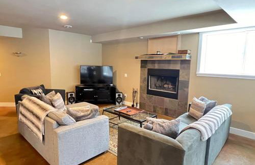 Woodshores Retreat - cozy retreat, hot tub, Lk MI - Photo 29