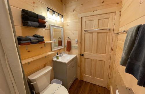 Creekside Getaway - King Bed - Full Kitchen - Foto 27