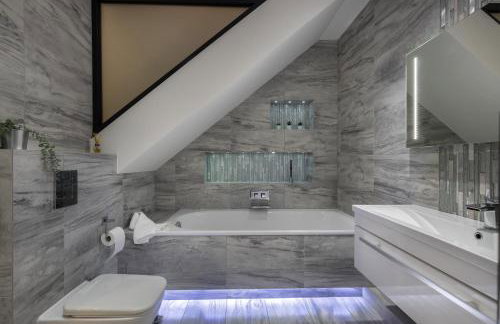 Luxurious 2 King-size bed flat with Patio - Foto 7